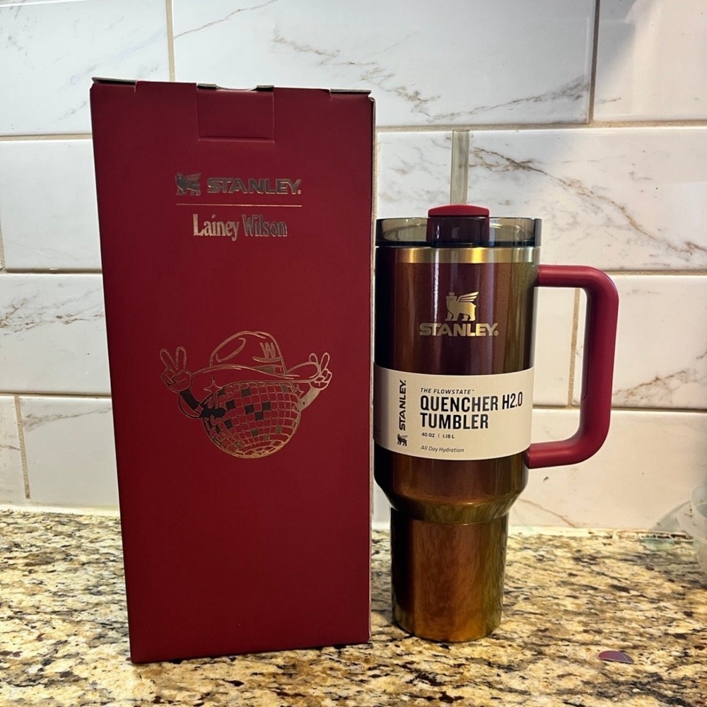 NWT LAINEY WILSON COUNTRY GOLD STANLEY